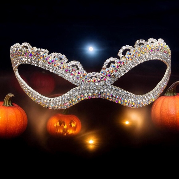 Mascaraed eye wear - Picture 3 of 5